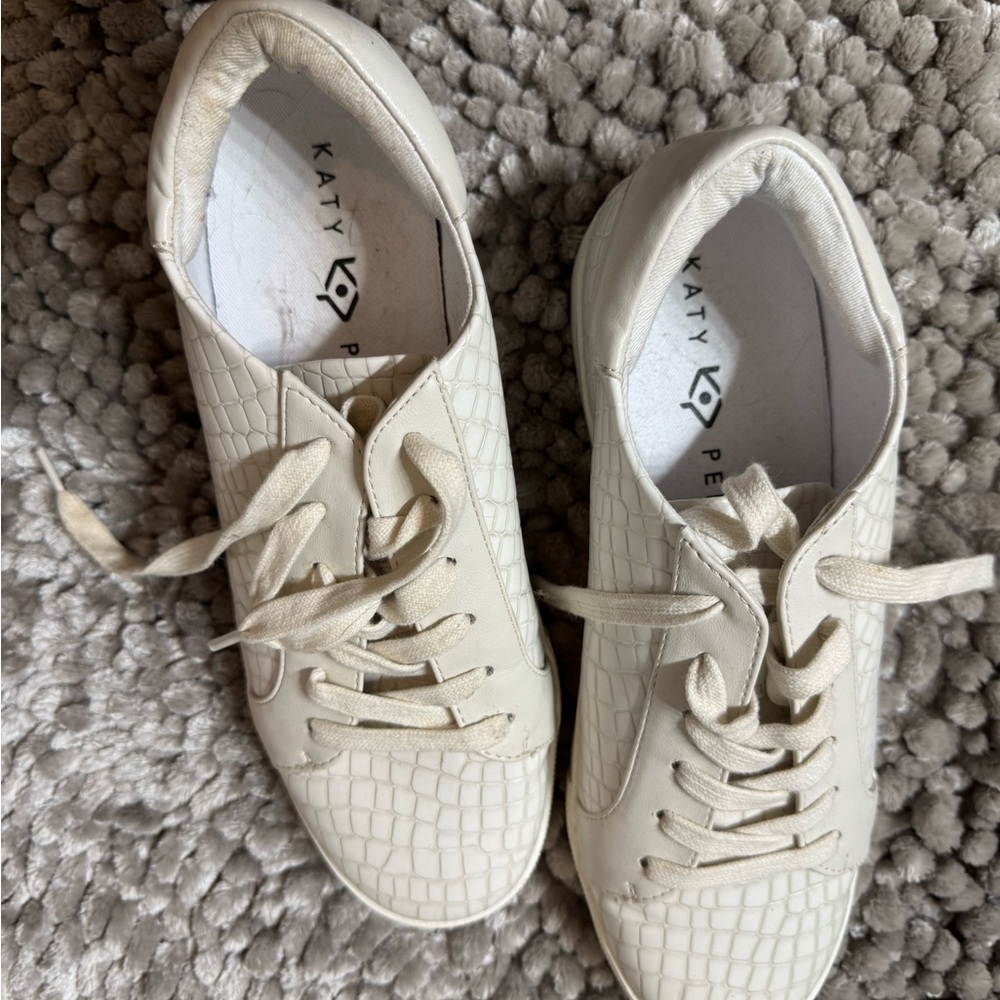 Katy Perry Collections Cream Athletic Shoes with Textured Knit Design